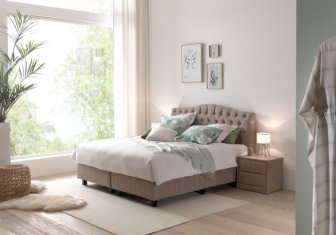 Lit boxspring classique avec boutons et son matelas deluxe Lit boxspring classique avec boutons et son matelas deluxe