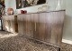 Salle à manger complète en bois en finition golden oak : dressoir, table et bar
