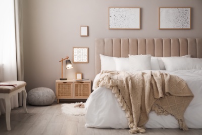 Que ça soit un boxspring ou un sommier à lattes, ils ont chacun leurs avantages pour votre chambre à coucher